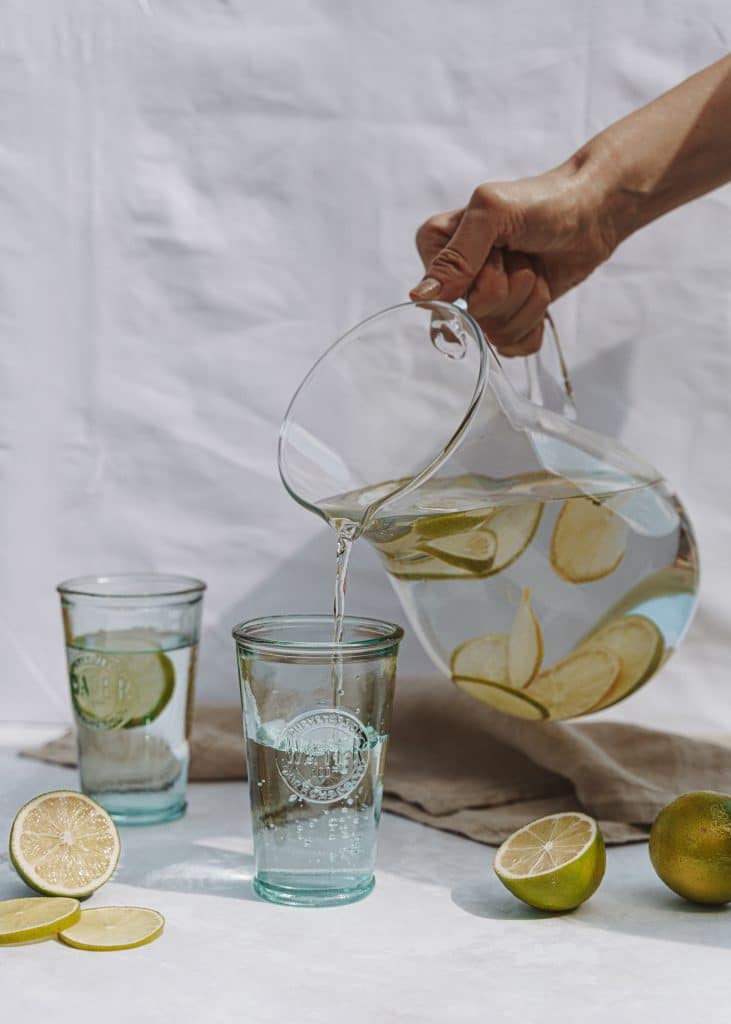 Trinkwasserverordnung Wasserglas mit Zitronen